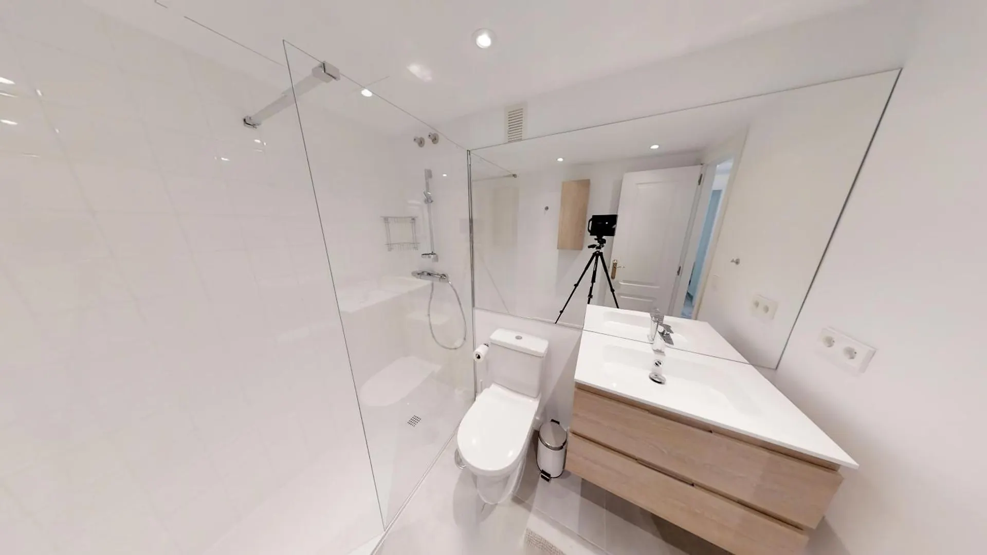 Modern Coastal Apartment Near Puerto Banus Marbella