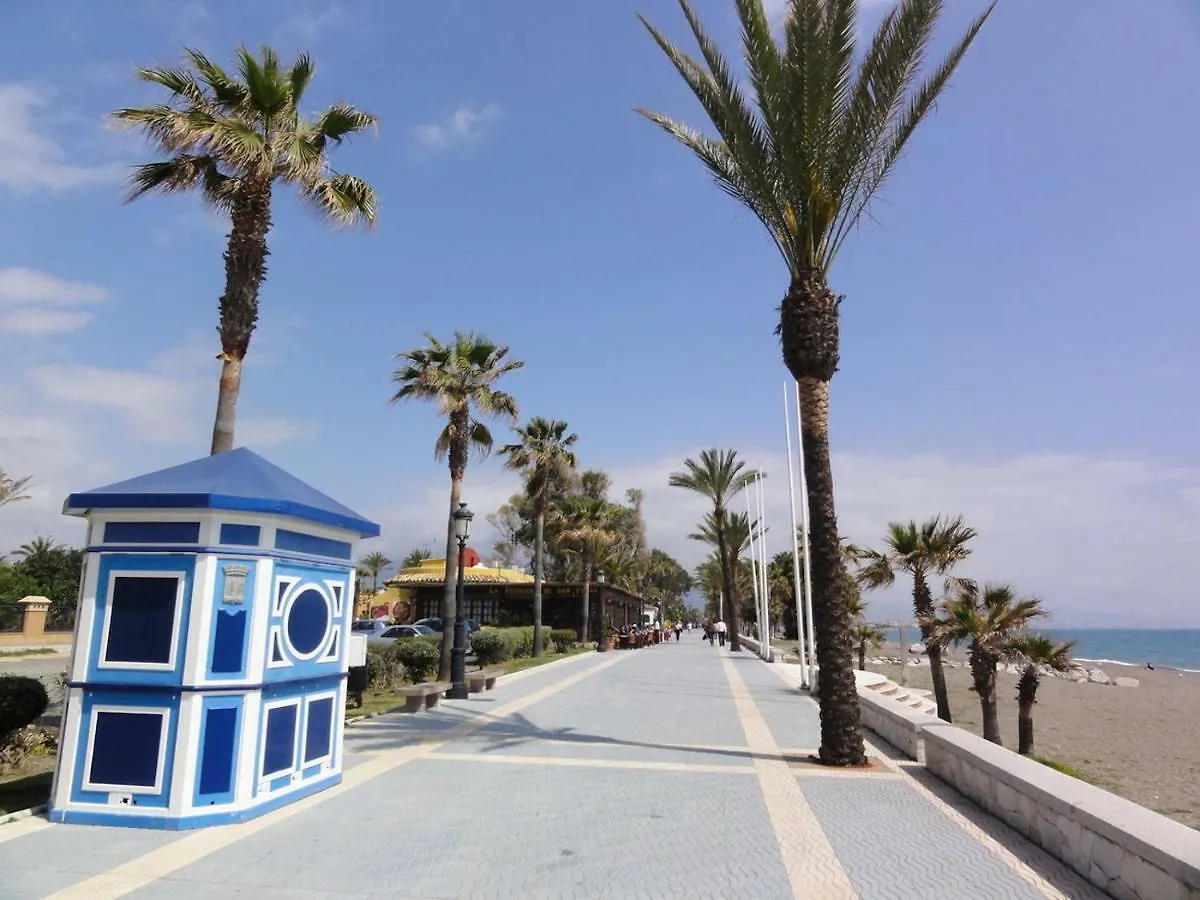 Modern Coastal Apartment Near Puerto Banus Marbella Hiszpania